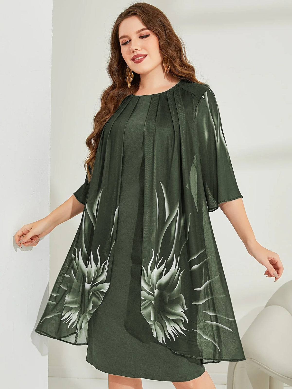 Vestido Midi Plus Size Festa com Detalhe Plissado