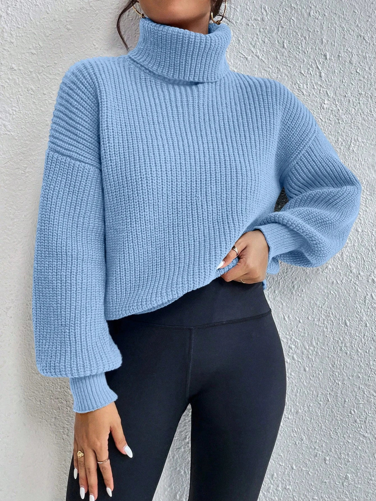 Suéter Feminino de Tricô com Gola Alta e Manga Bufante