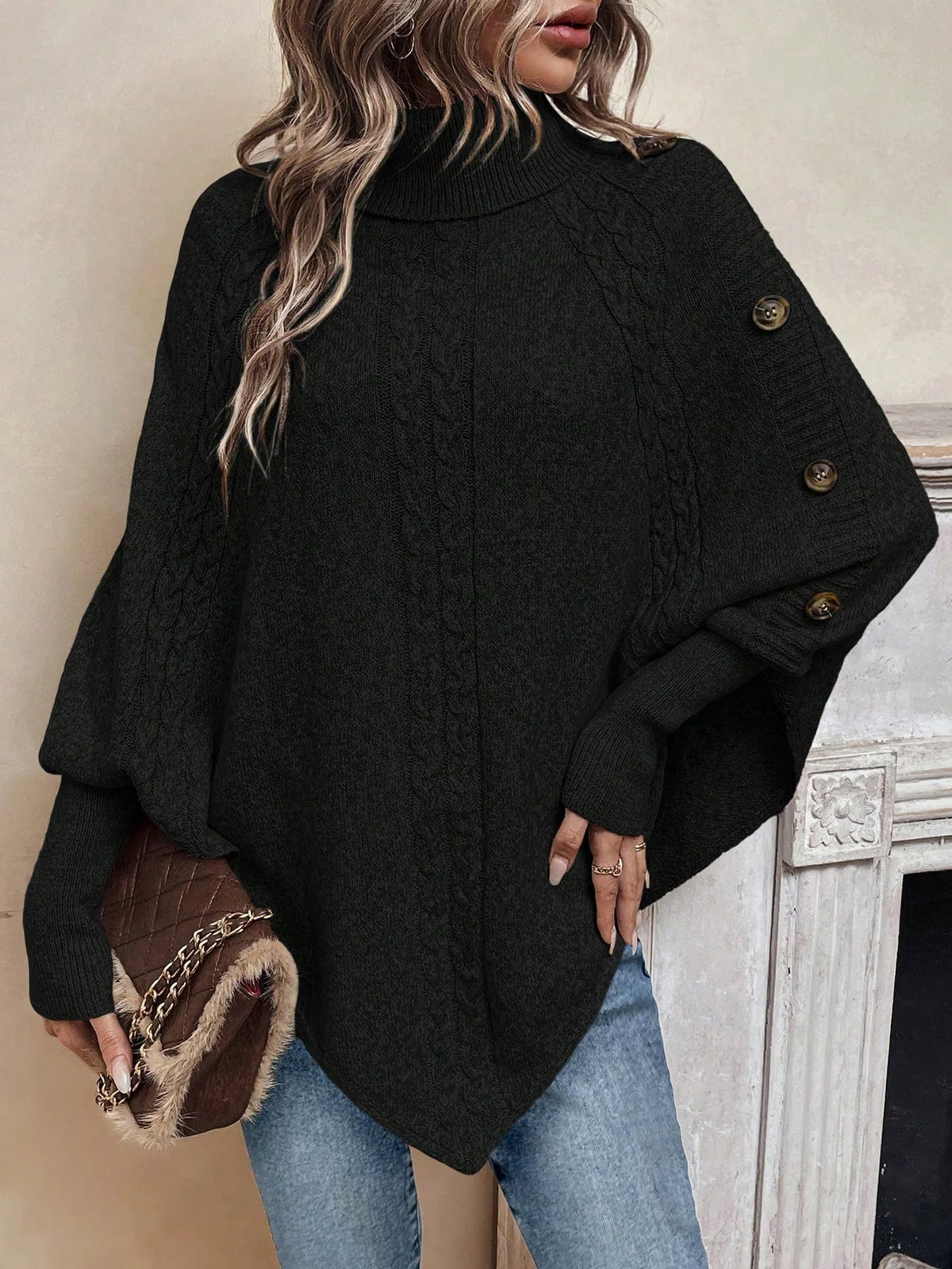 Poncho Feminino de Tricô com Gola Alta