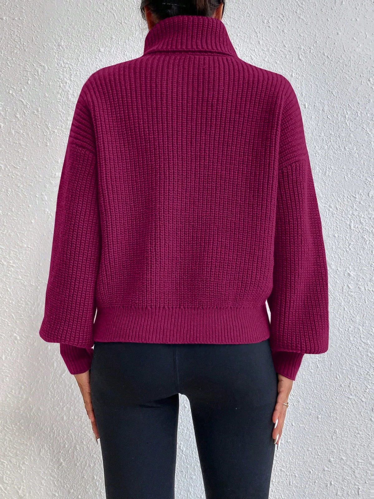 Suéter Feminino de Tricô com Gola Alta e Manga Bufante
