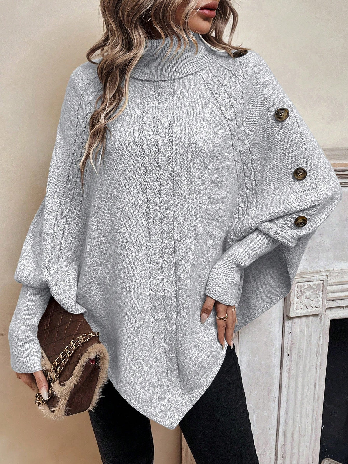 Poncho Feminino de Tricô com Gola Alta