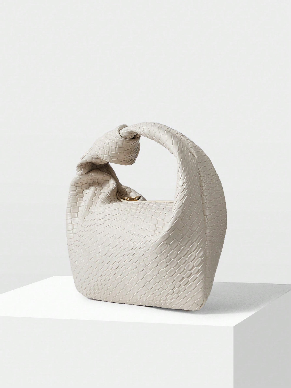 Bolsa de Mão Média Meia Lua Feminina com Relevo Minimalista