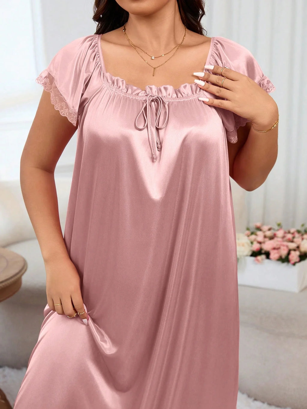 Camisola Plus Size Longa de Cetim com Manga Curta