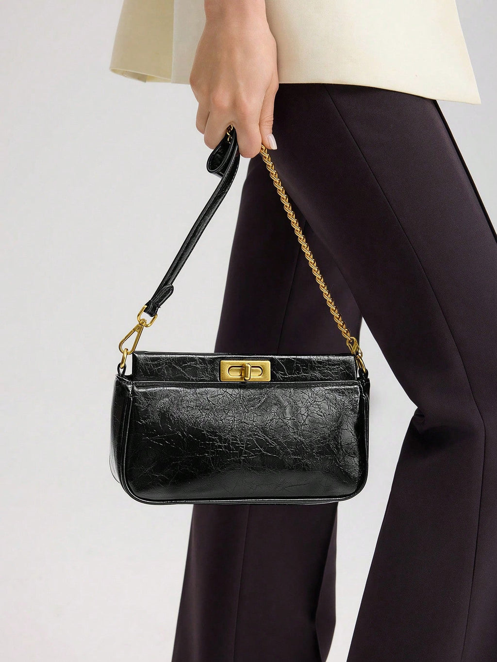 Bolsa de Ombro Feminina Pequena com Corrente