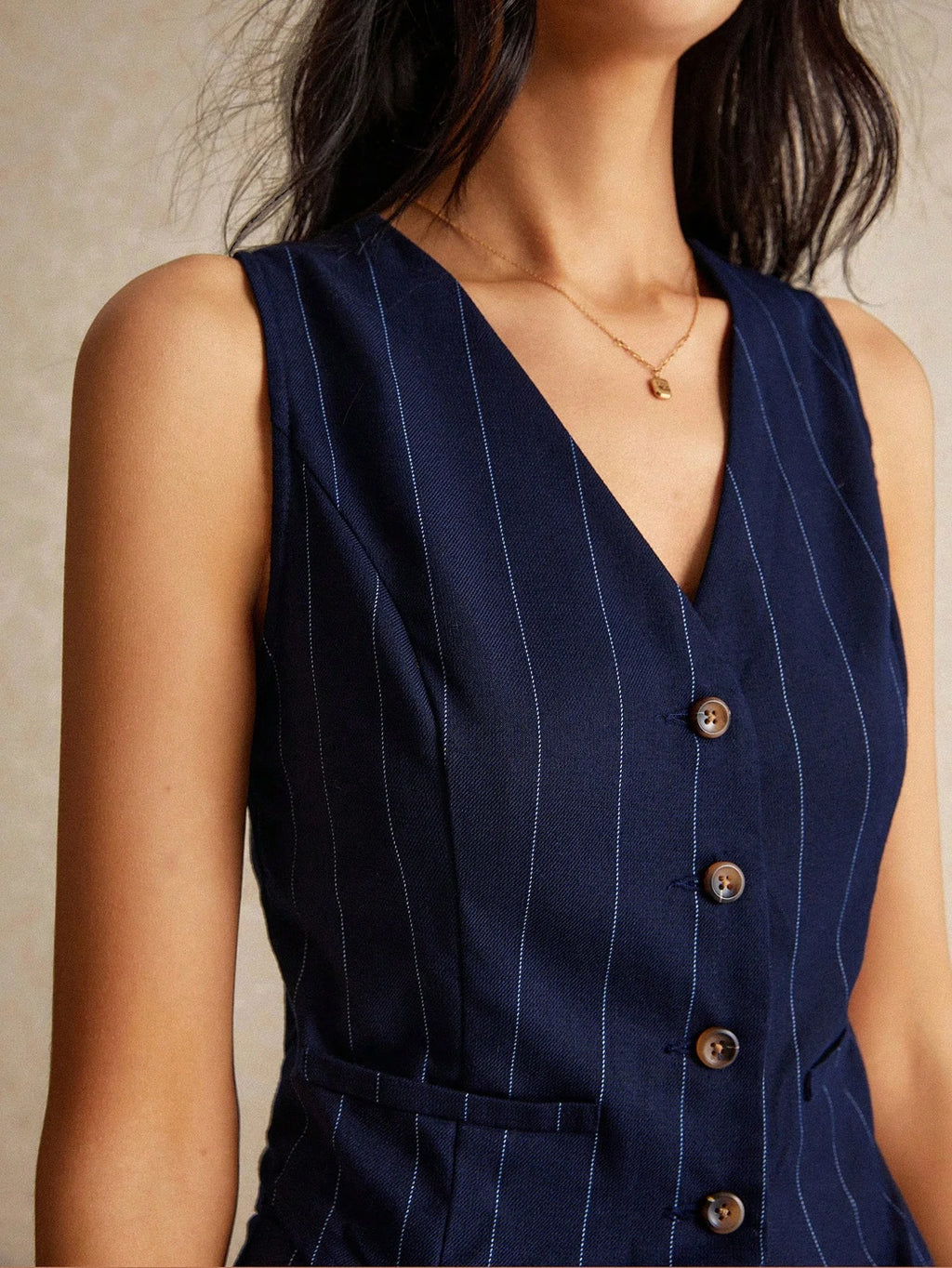 Conjunto Feminino Alfaiataria com Colete e Calça Risca de Giz