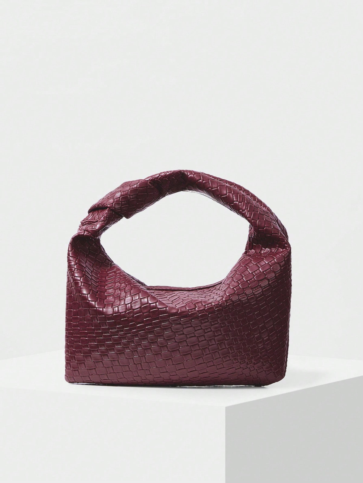 Bolsa de Mão Média Meia Lua Feminina com Relevo Minimalista
