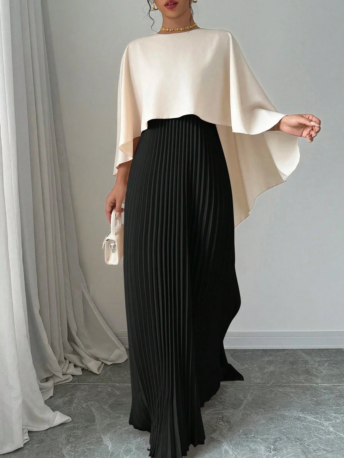 Vestido Longo Elegante com Saia Plissada