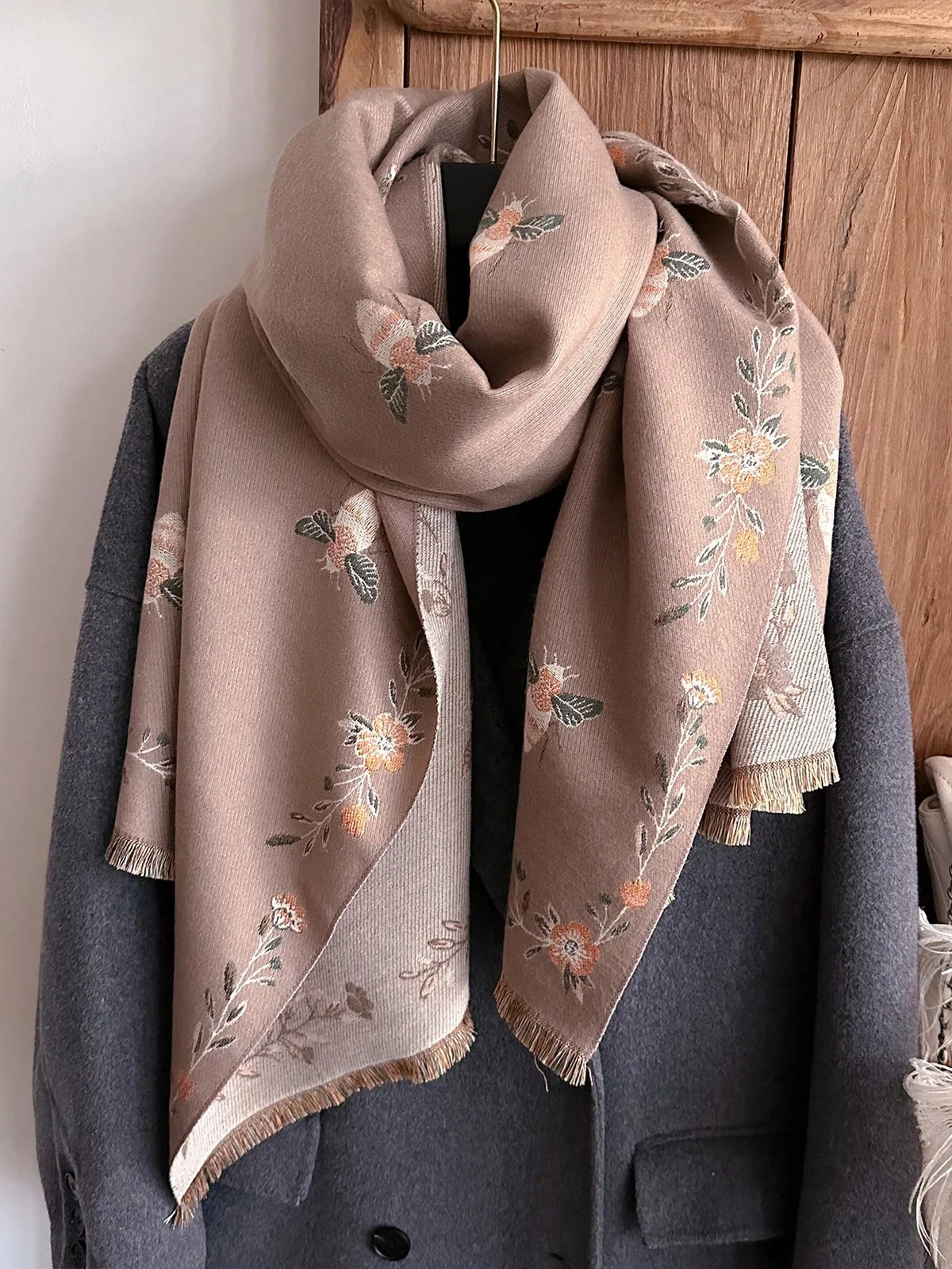 Cachecol Feminino Elegante Estampa Abelha