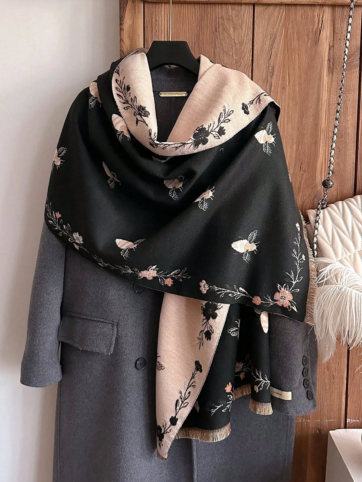 Cachecol Feminino Elegante Estampa Abelha