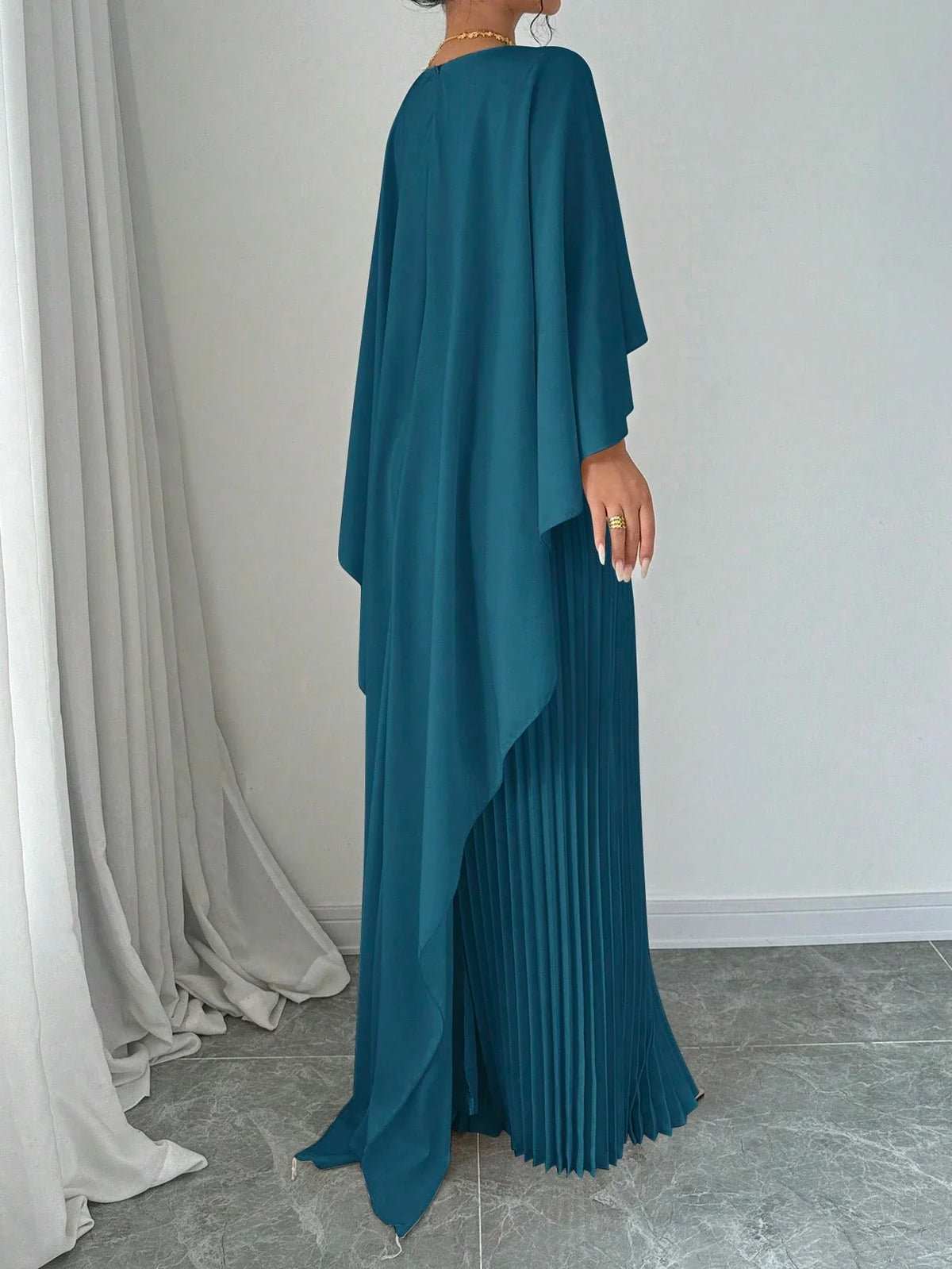 Vestido Longo Elegante com Saia Plissada