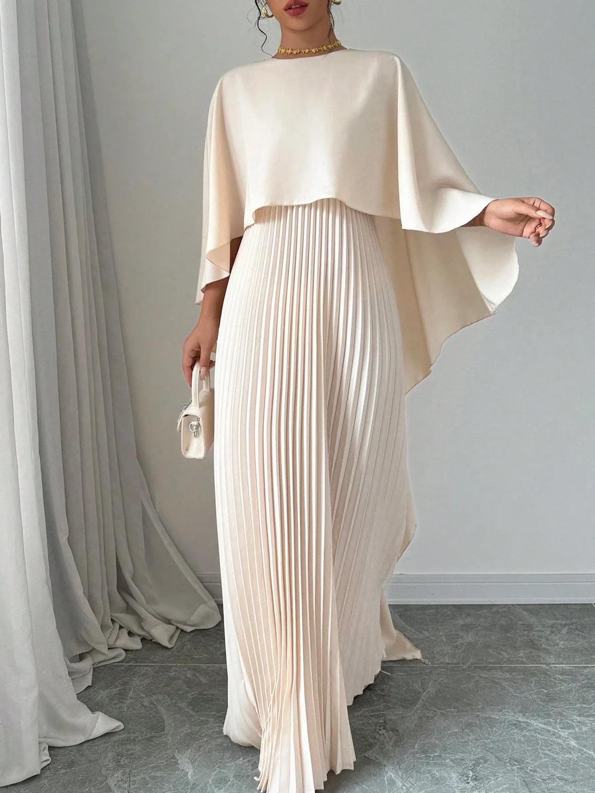 Vestido Longo Elegante com Saia Plissada