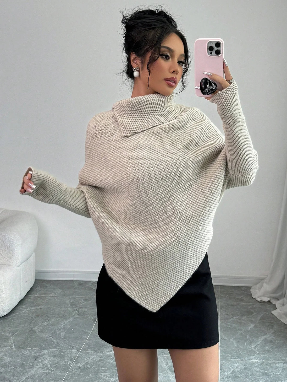 Poncho Feminino Assimétrico de Tricô