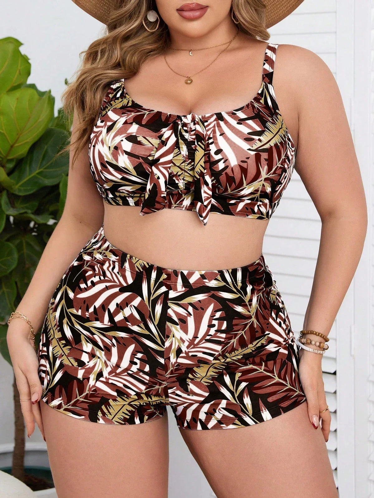 Biquíni Plus Size Alta Sustentação com Shortinho de Plantas