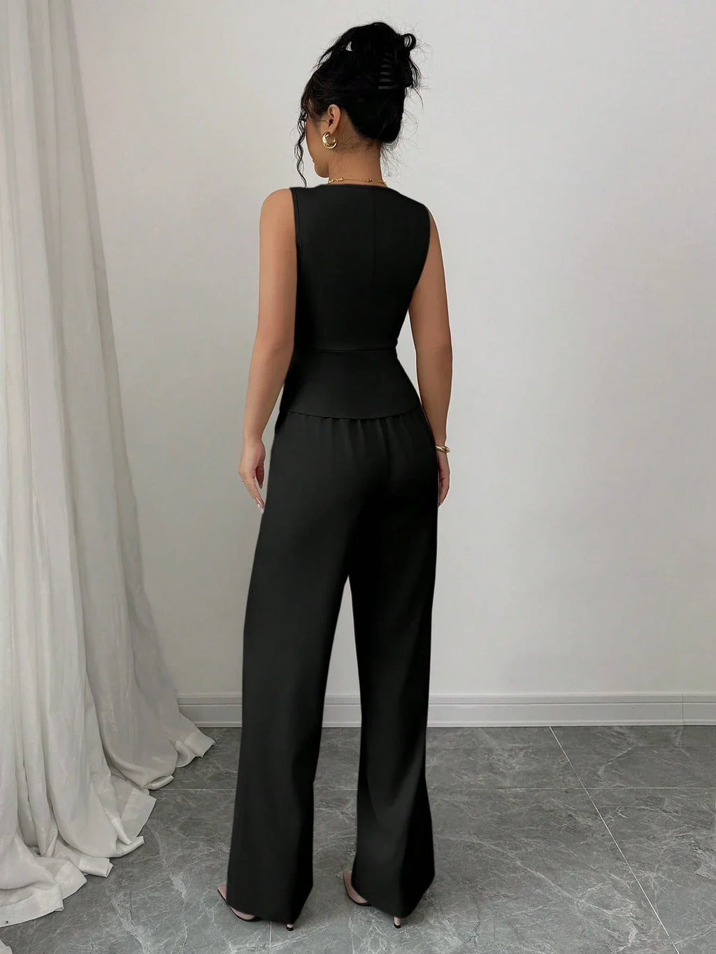 Conjunto Feminino Alfaiataria com Colete e Calça Pantalona