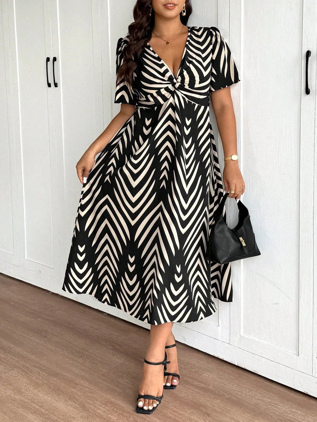 Vestido Midi Plus Size Casual Manga Curta Decote V Estampado