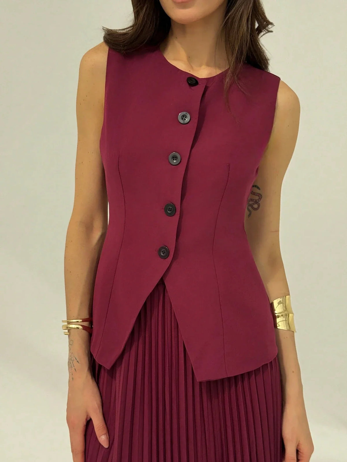 Conjunto Feminino Alfaiataria com Colete e Saia Plissada