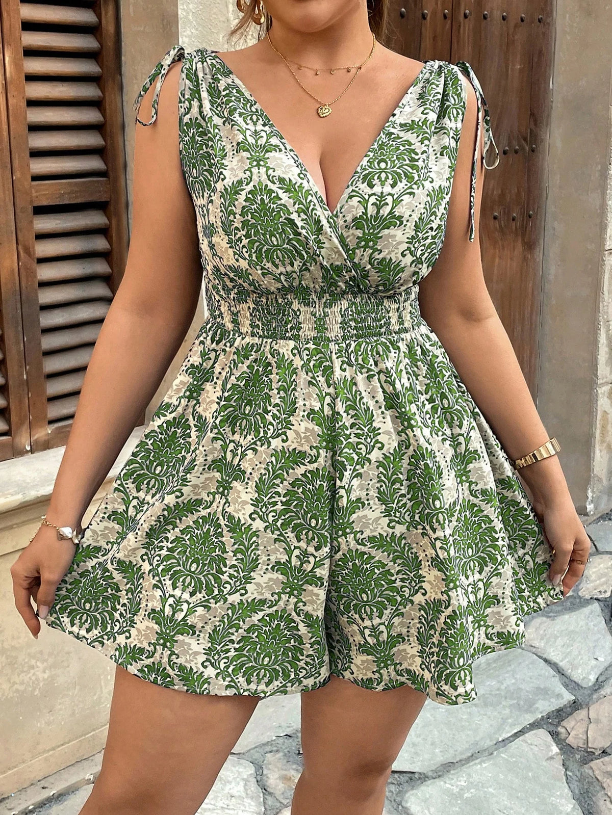 Macaquinho Plus Size Decote V Estampado