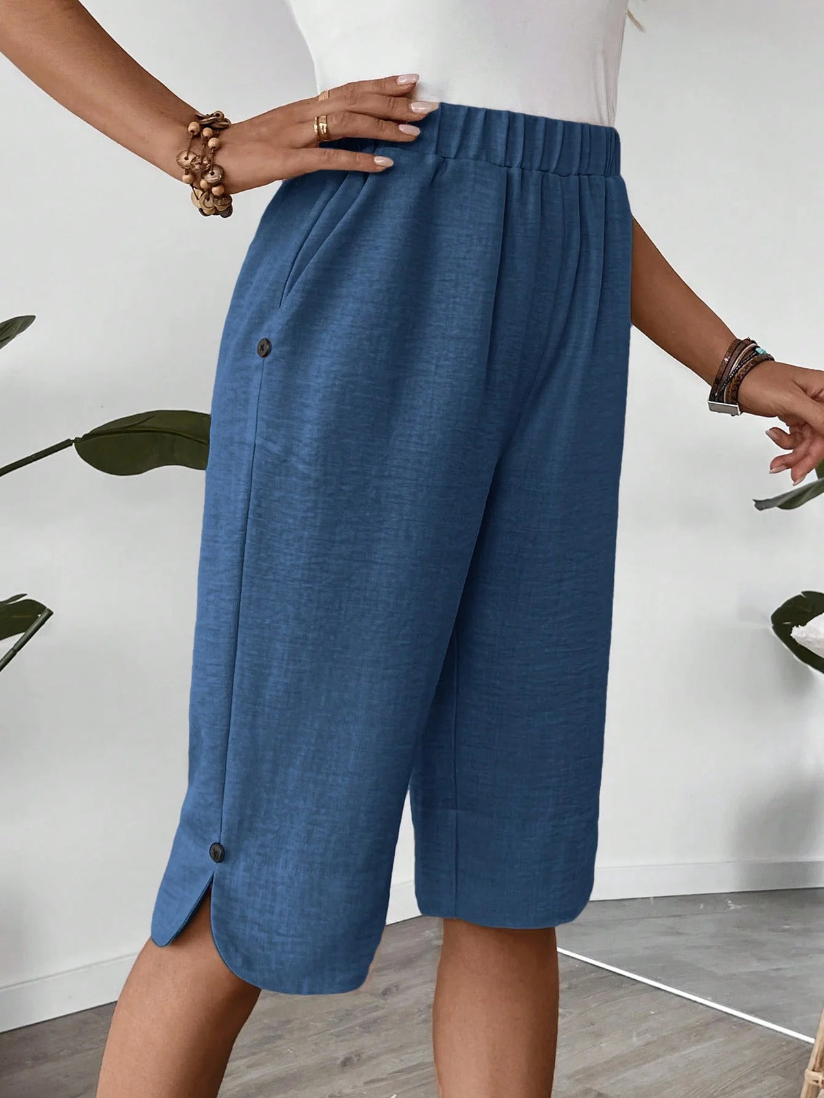 Capri Feminina de Linho com Bolsos e Elástico na Cintura