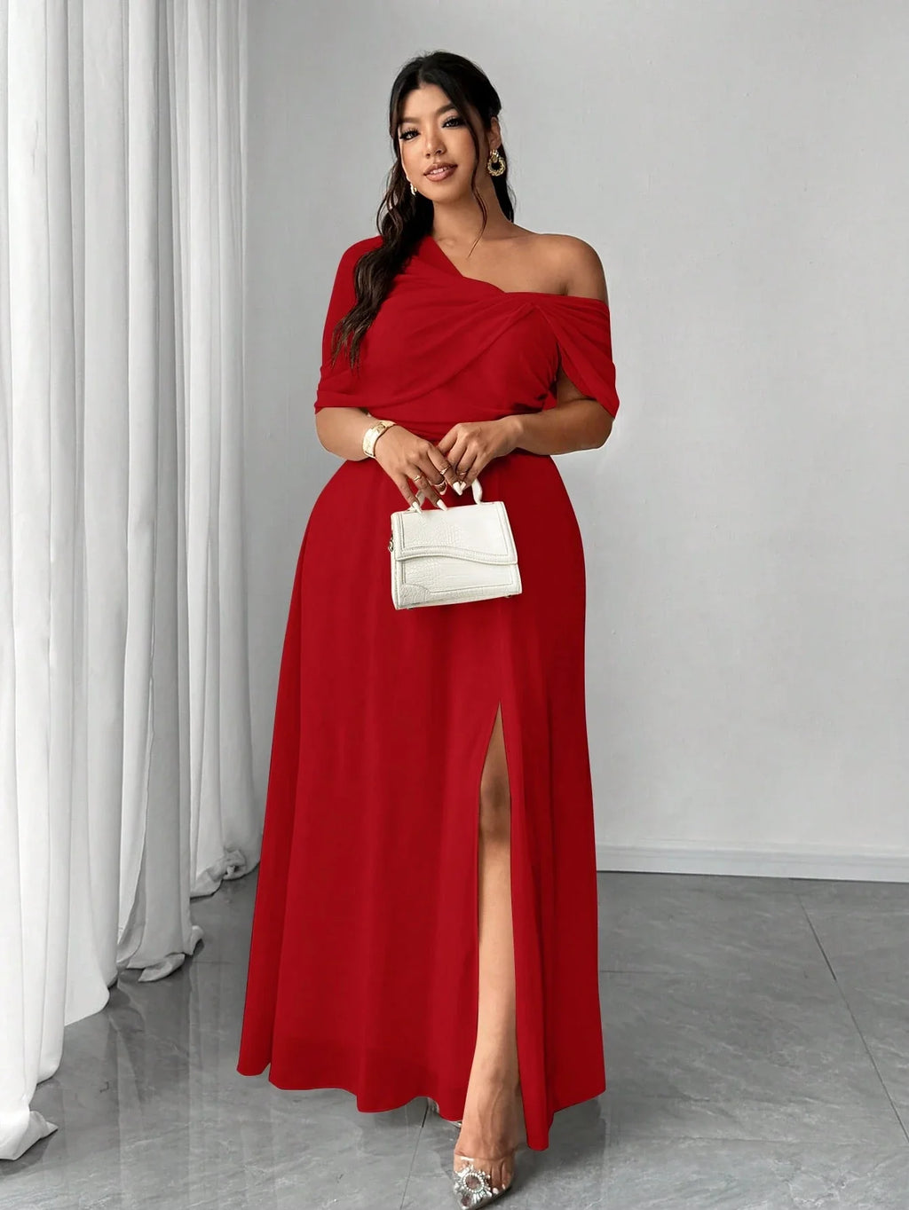 Vestido Longo Festa Convidada Plus Size Assimétrico em Chiffon com Fenda