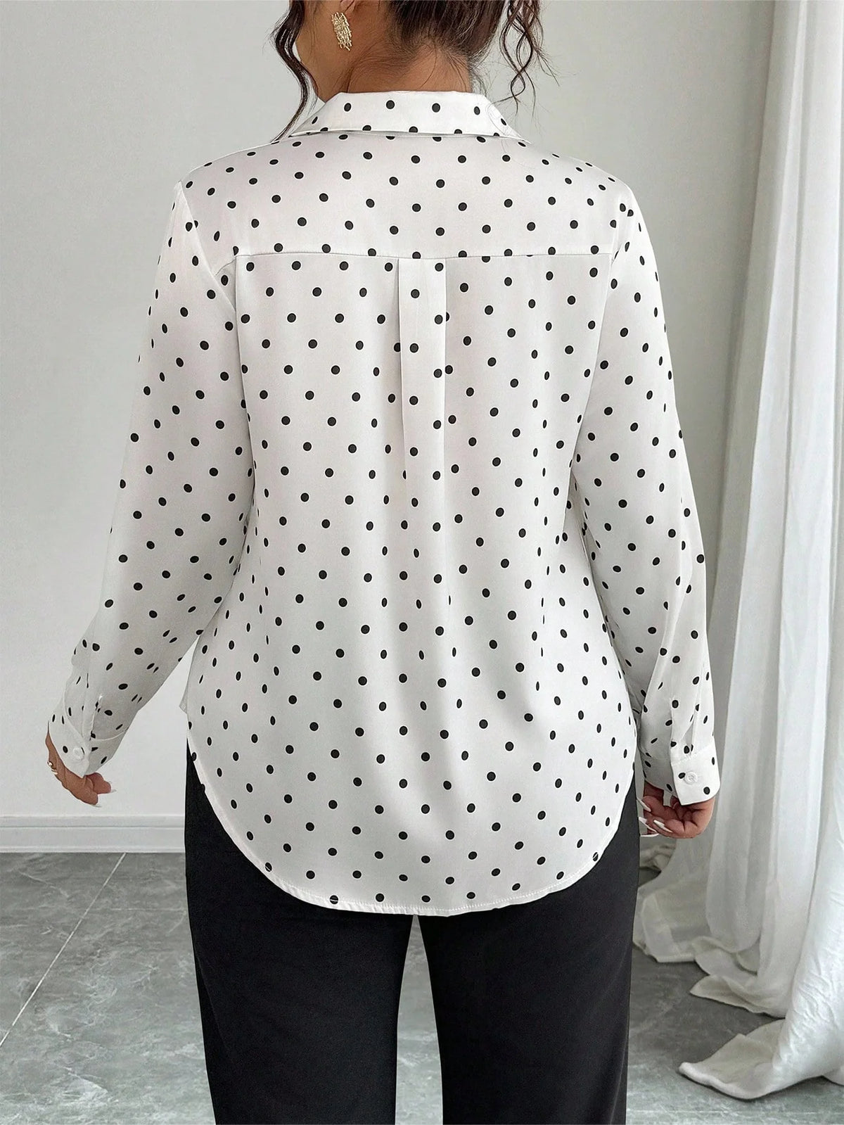 Camisa Feminina Plus Size Manga Longa Petit Poá