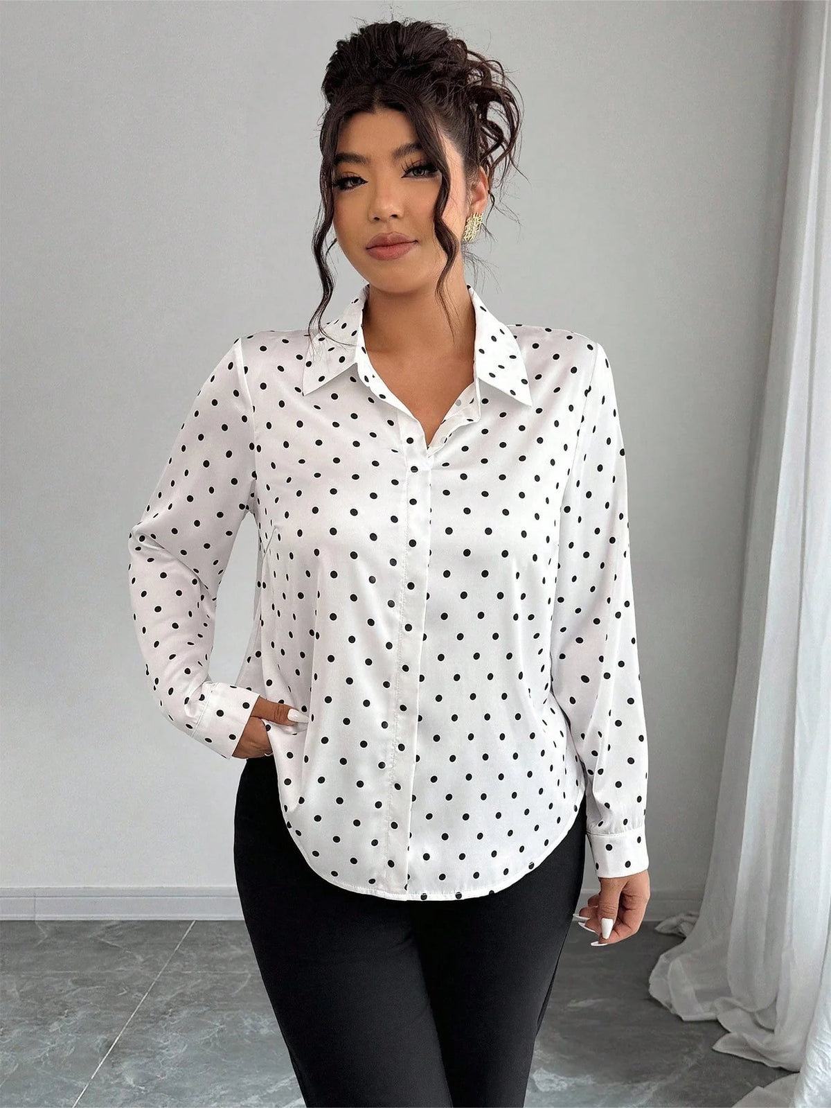 Camisa Feminina Plus Size Manga Longa Petit Poá