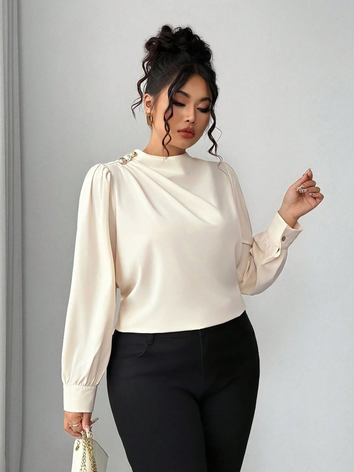 Camisa Manga Longa Feminina Plus Size com Colarinho Plissado Elegante