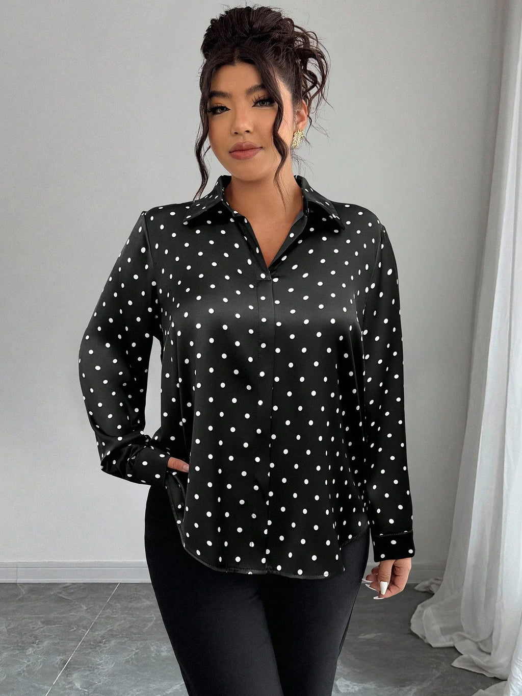 Camisa Feminina Plus Size Manga Longa Petit Poá