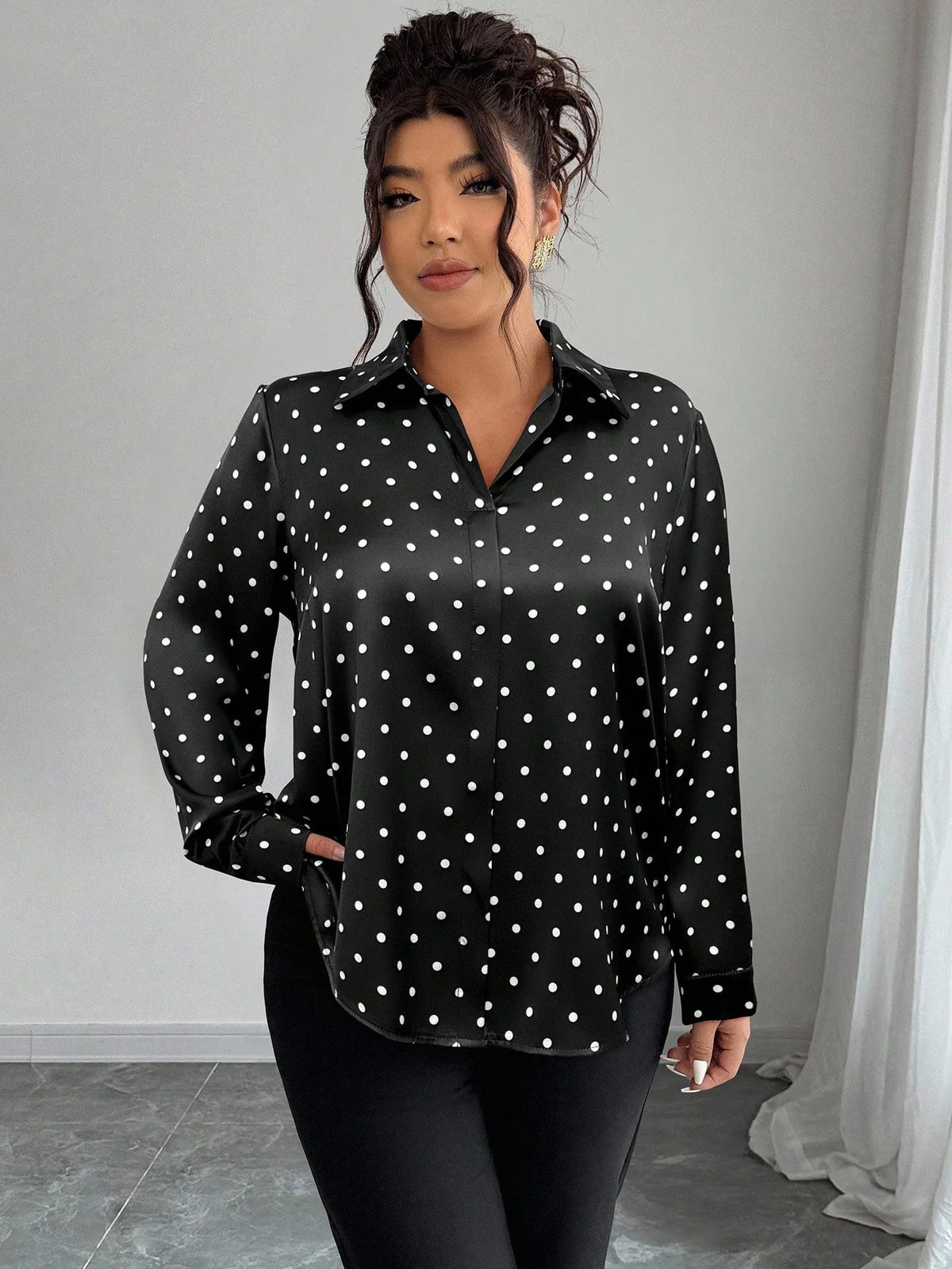 Camisa Feminina Plus Size Manga Longa Petit Poá