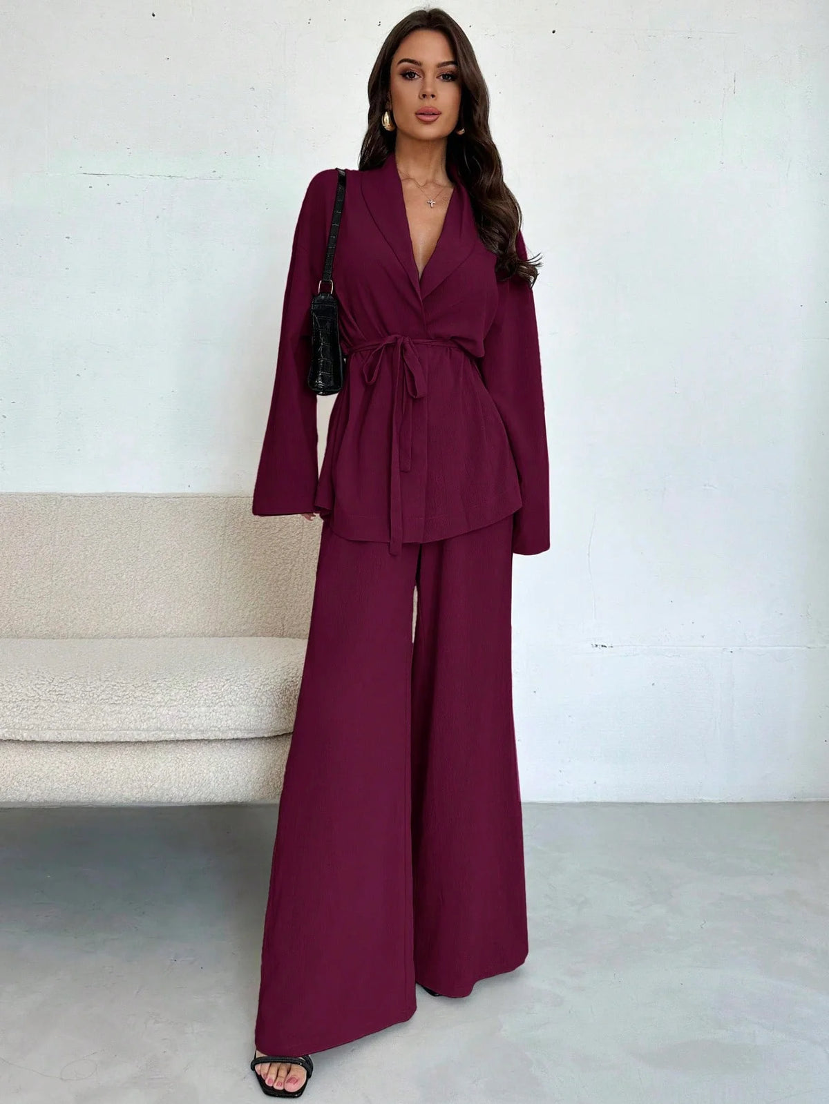 Conjunto Feminino Elegante com Blusa Transpassada e Calça Pantalona