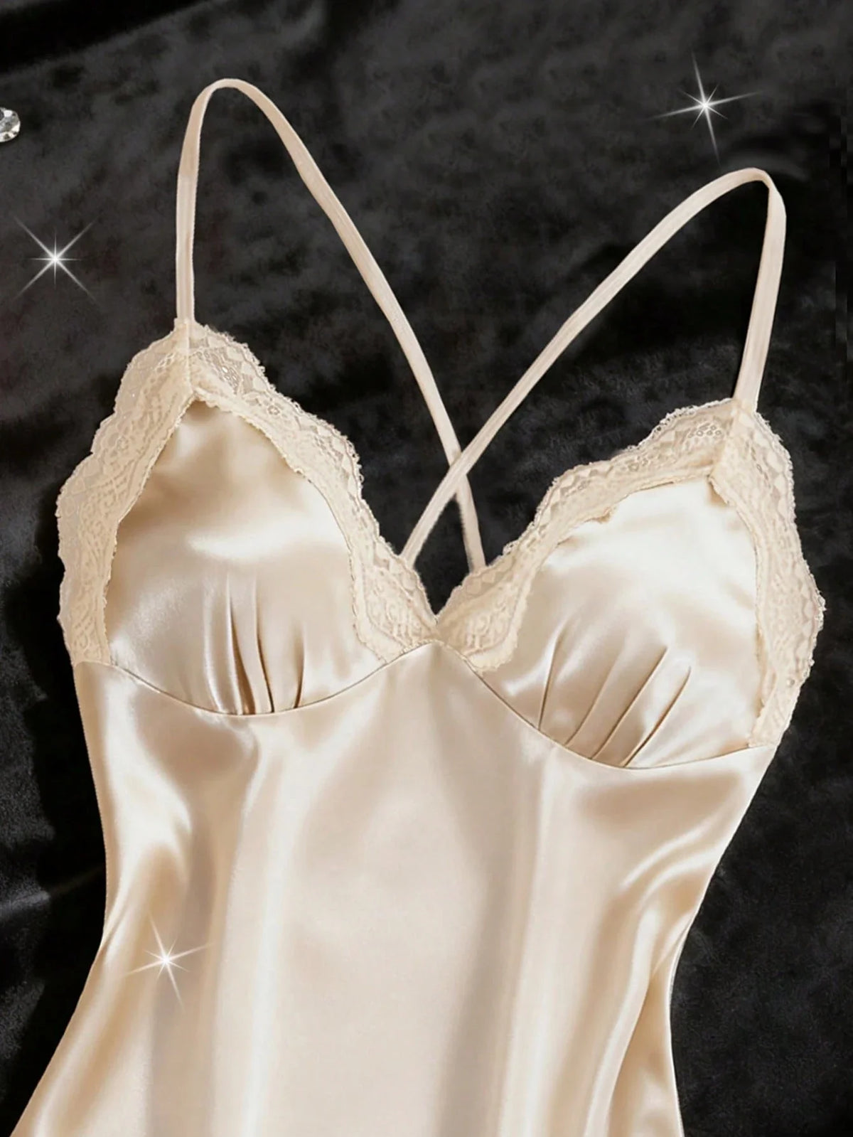 Camisola de Cetim com Renda Sensual