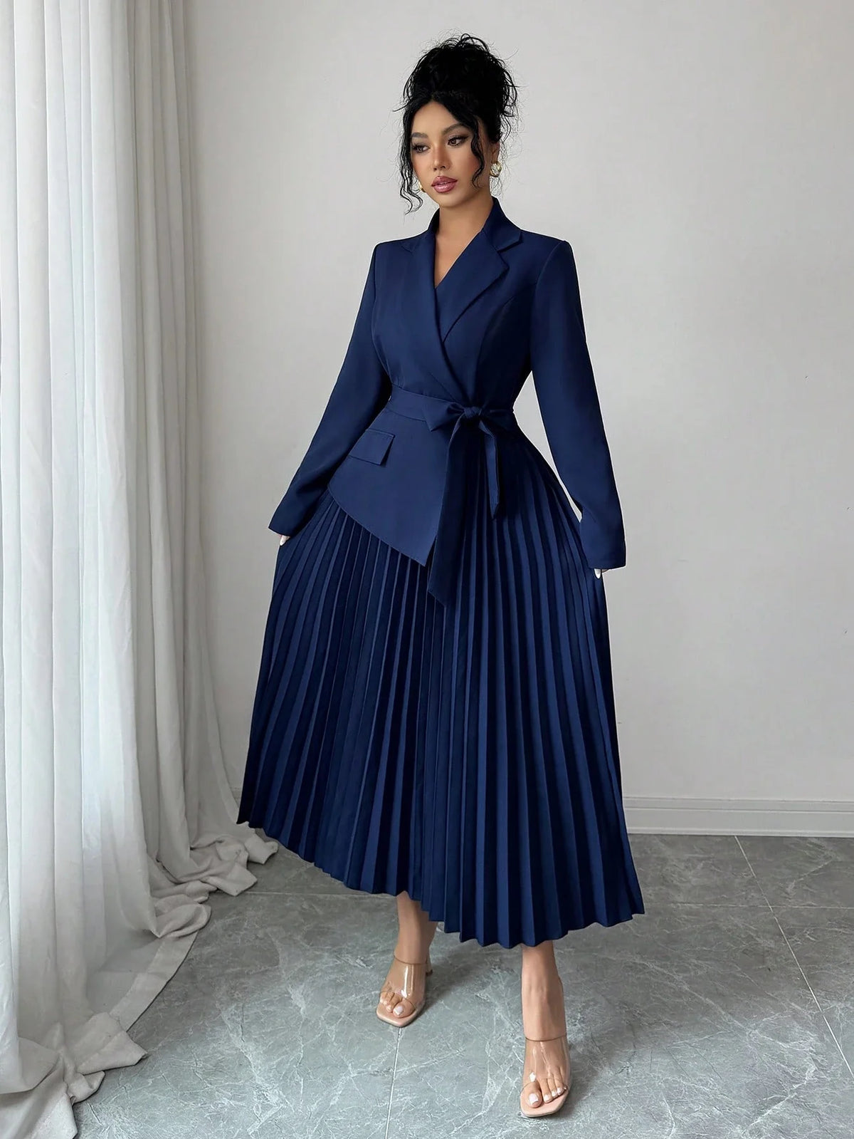Vestido Midi Alfaiataria com Manga Longa e Saia Plissada