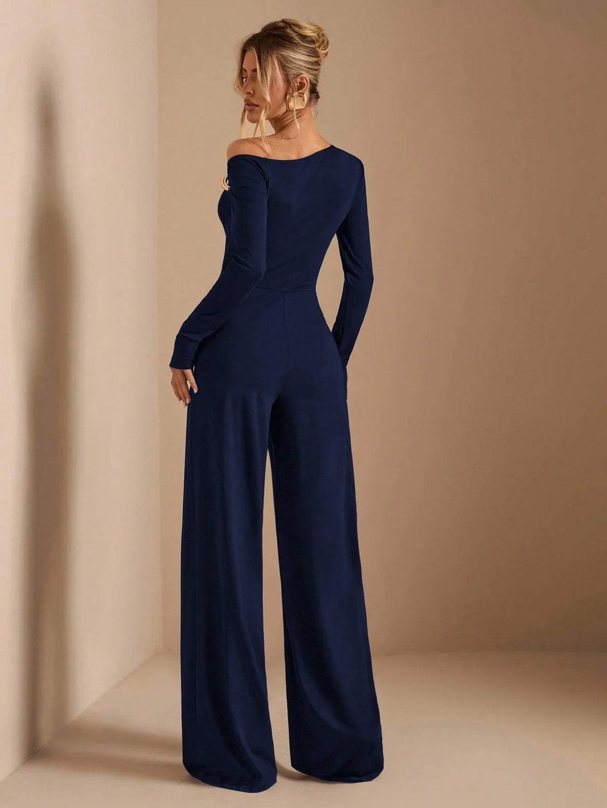 Macacão Feminino Manga Longa Elegante com Ombro Assimétrico