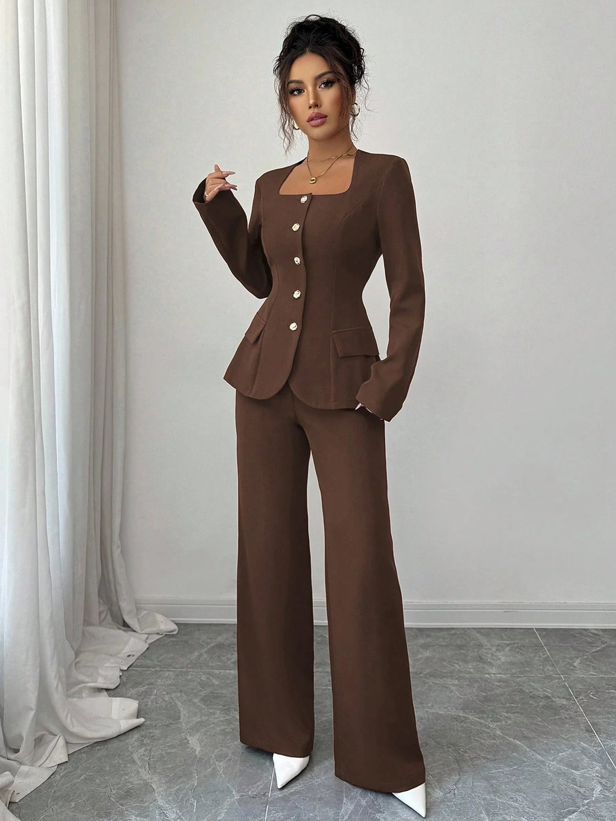 Conjunto Feminino Alfaiataria com Blazer Acinturado e Calça Pantalona