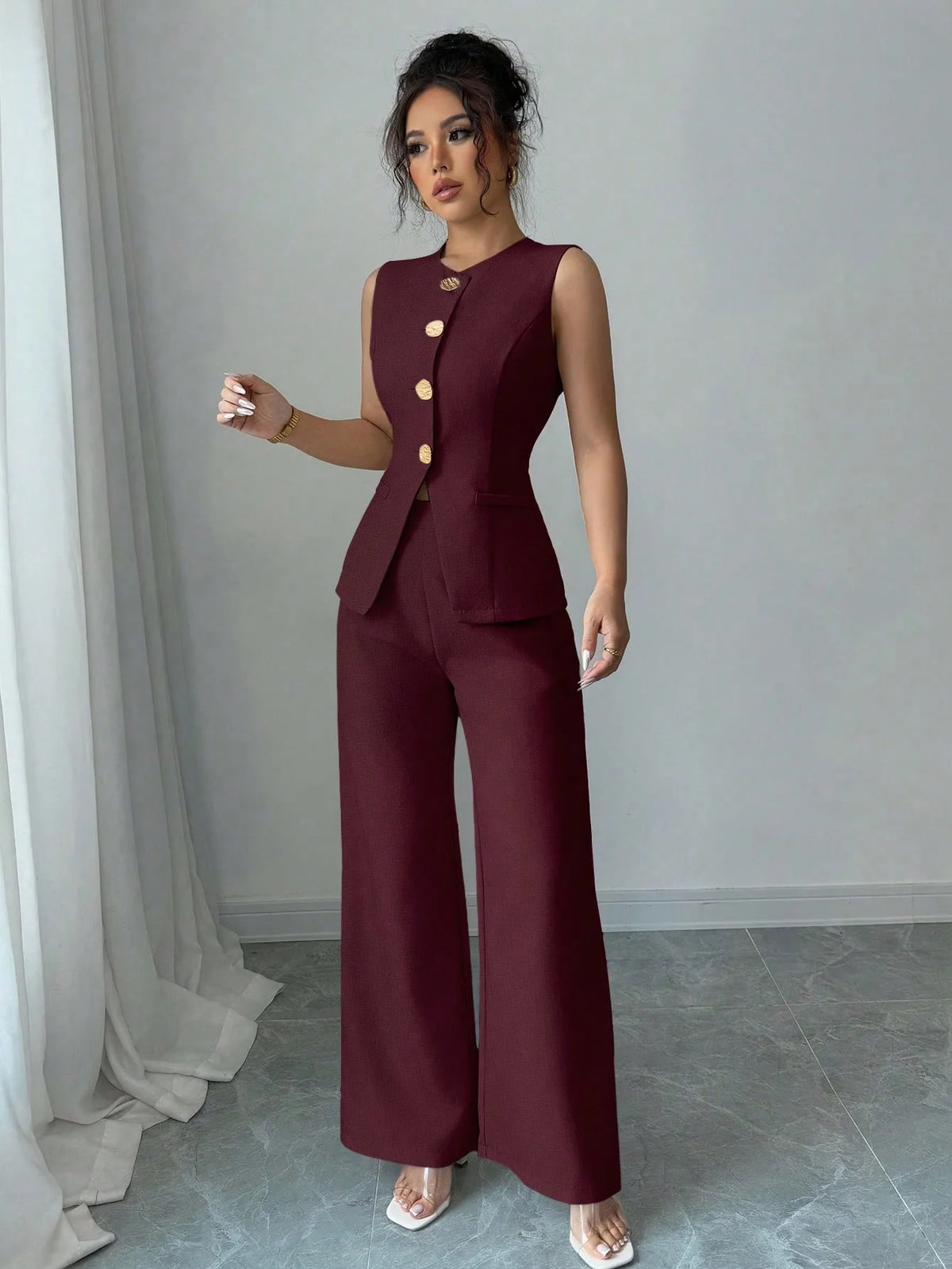 Conjunto Feminino Alfaiataria com Colete Alongado e Calça Pantalona