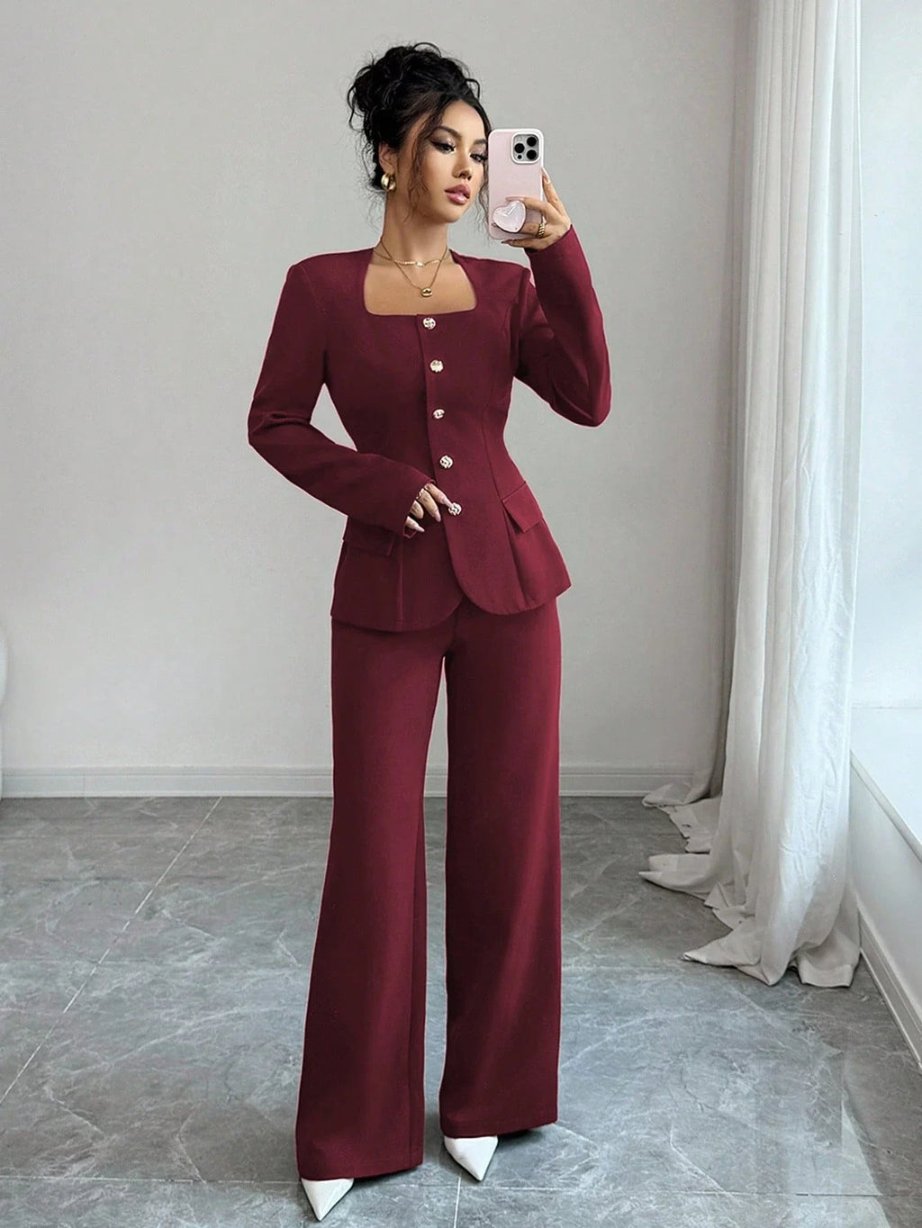 Conjunto Feminino Alfaiataria com Blazer Acinturado e Calça Pantalona