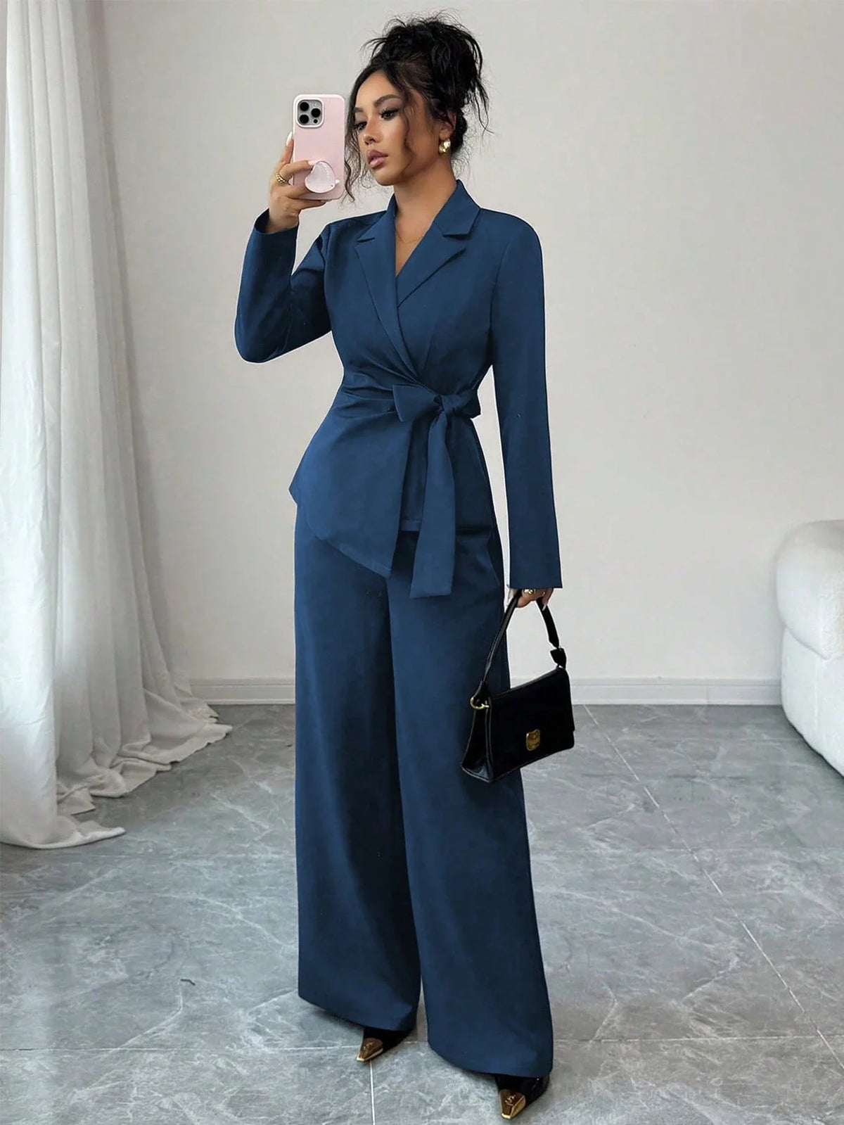 Conjunto Feminino Alfaiataria com Blazer Acinturado e Calça Pantalona
