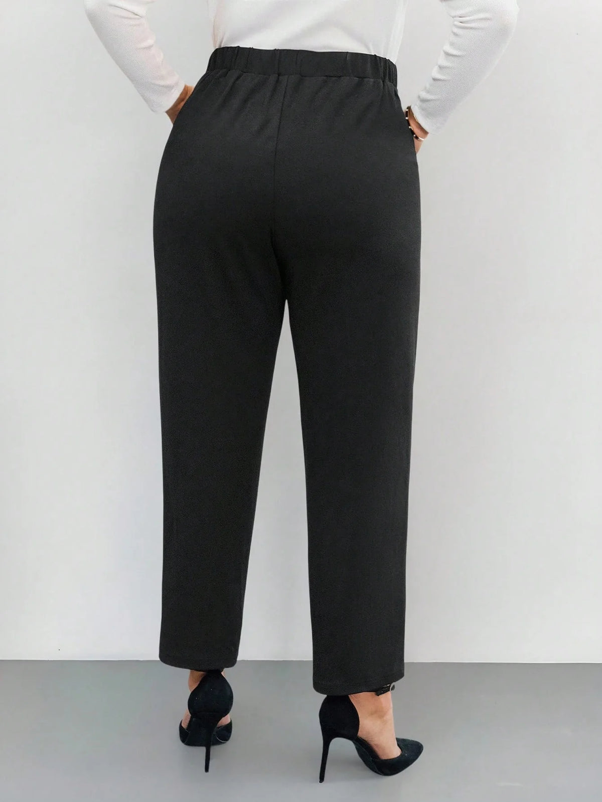 Calça Plus Size Feminina Reta Social com Detalhe