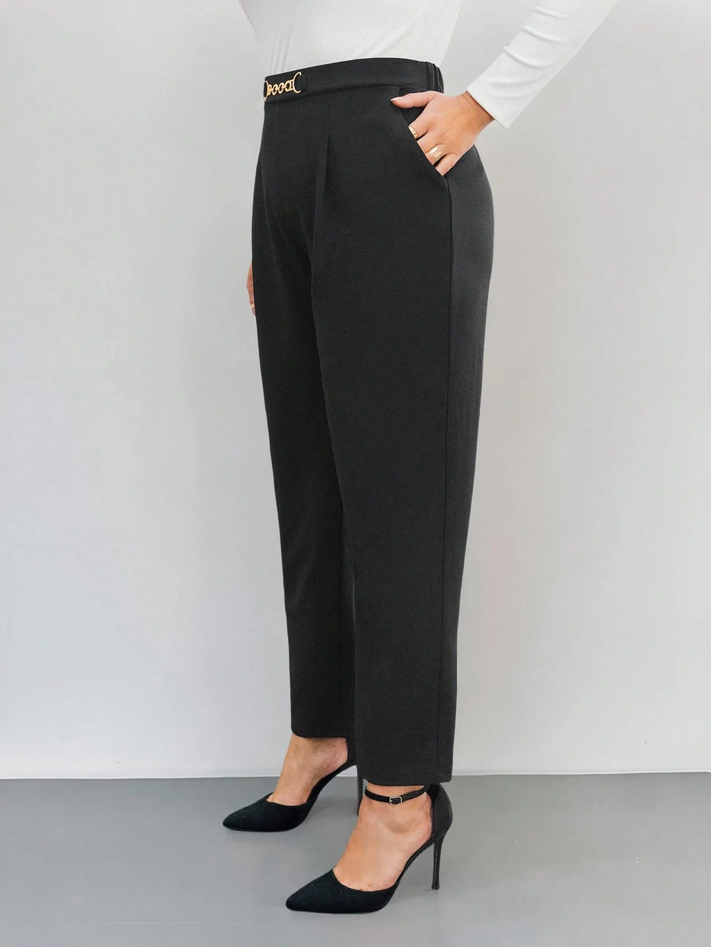 Calça Plus Size Feminina Reta Social com Detalhe