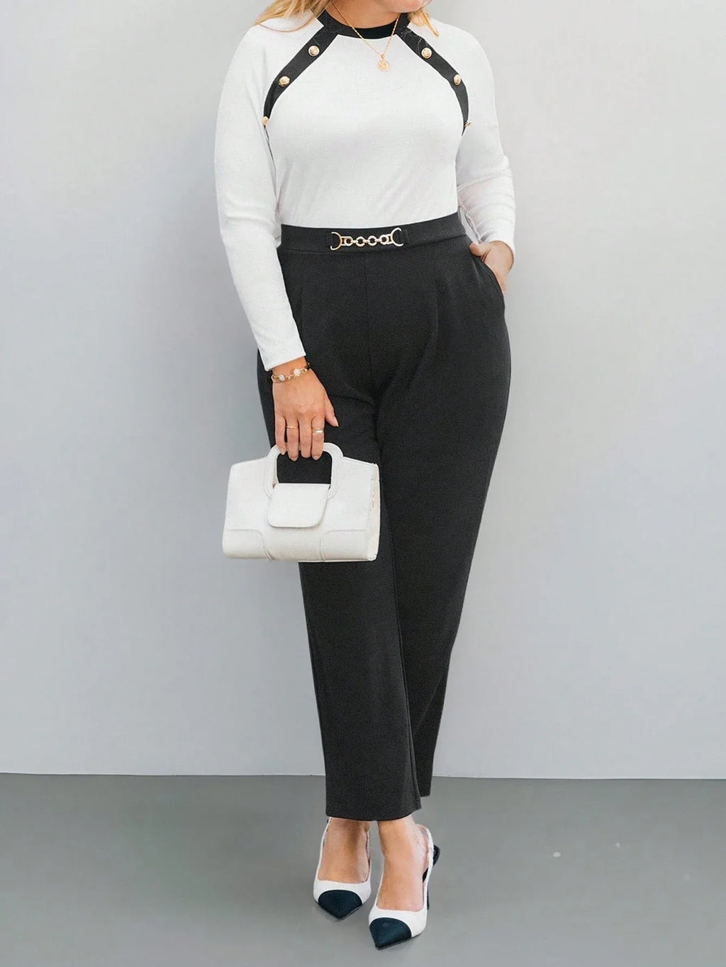 Calça Plus Size Feminina Reta Social com Detalhe