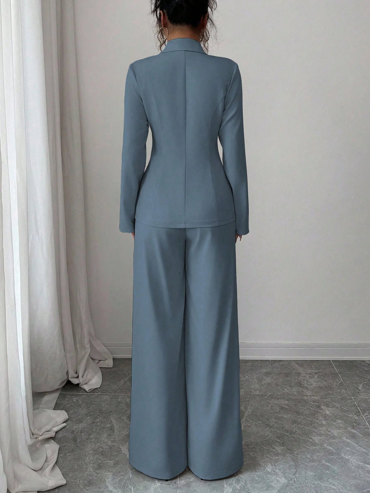Conjunto Feminino Executivo com Blazer e Calça Pantalona