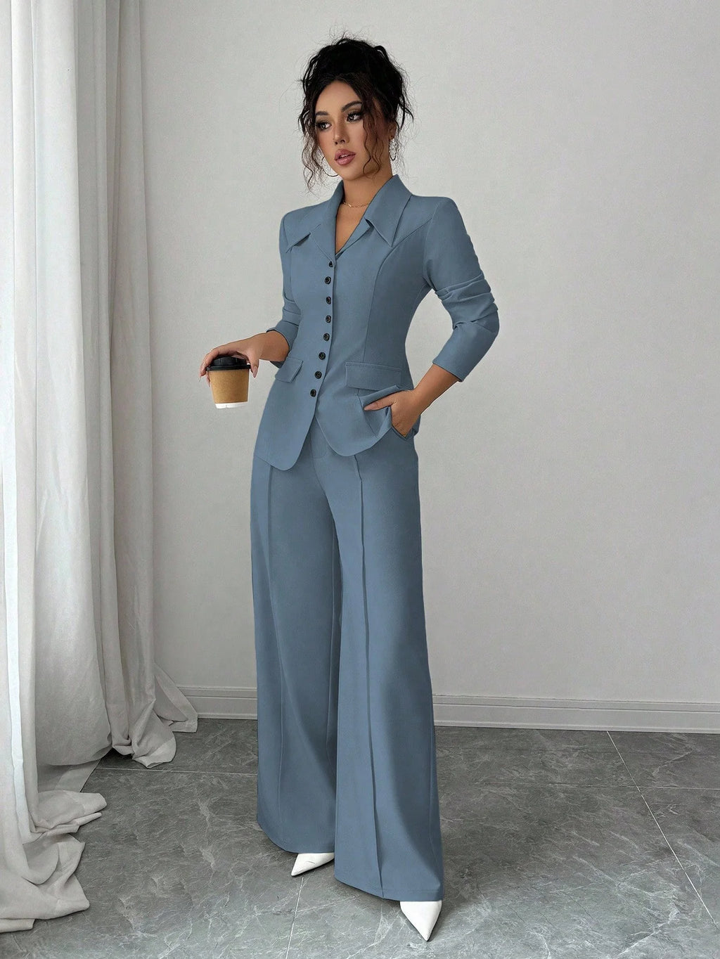Conjunto Feminino Executivo com Blazer e Calça Pantalona