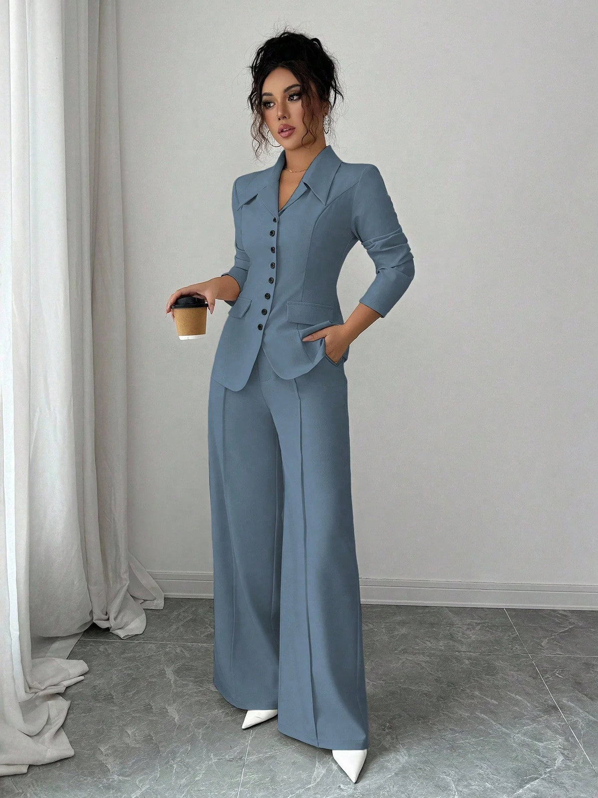 Conjunto Feminino Executivo com Blazer e Calça Pantalona