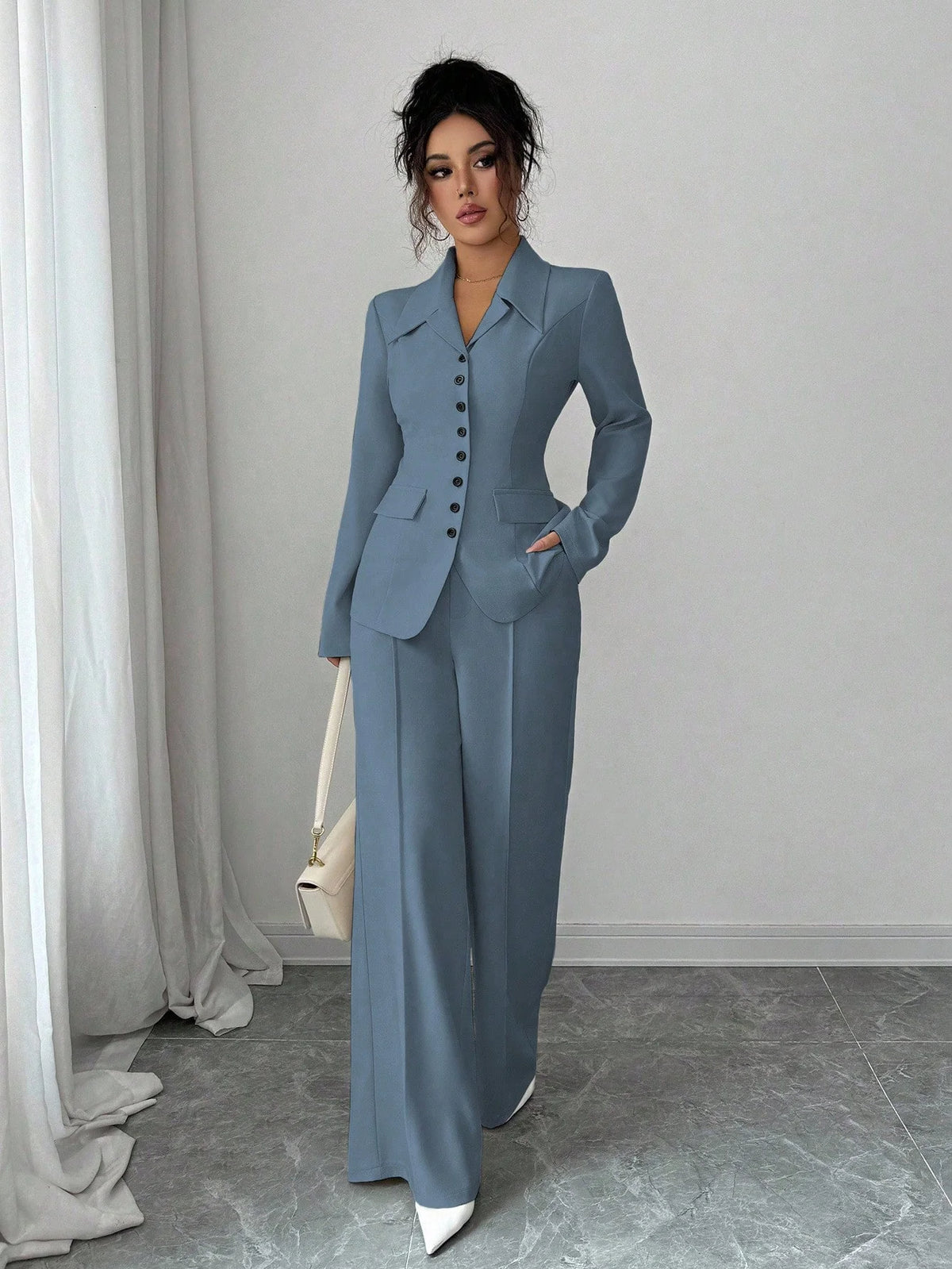 Conjunto Feminino Executivo com Blazer e Calça Pantalona