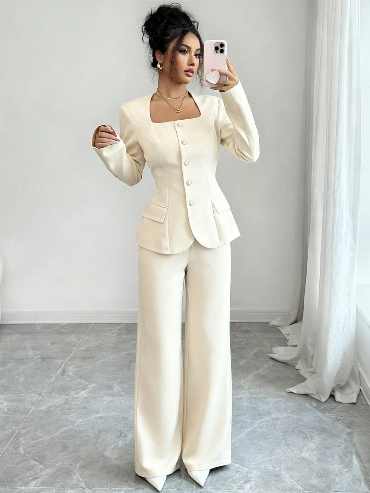 Conjunto Feminino Alfaiataria com Blazer Acinturado e Calça Pantalona
