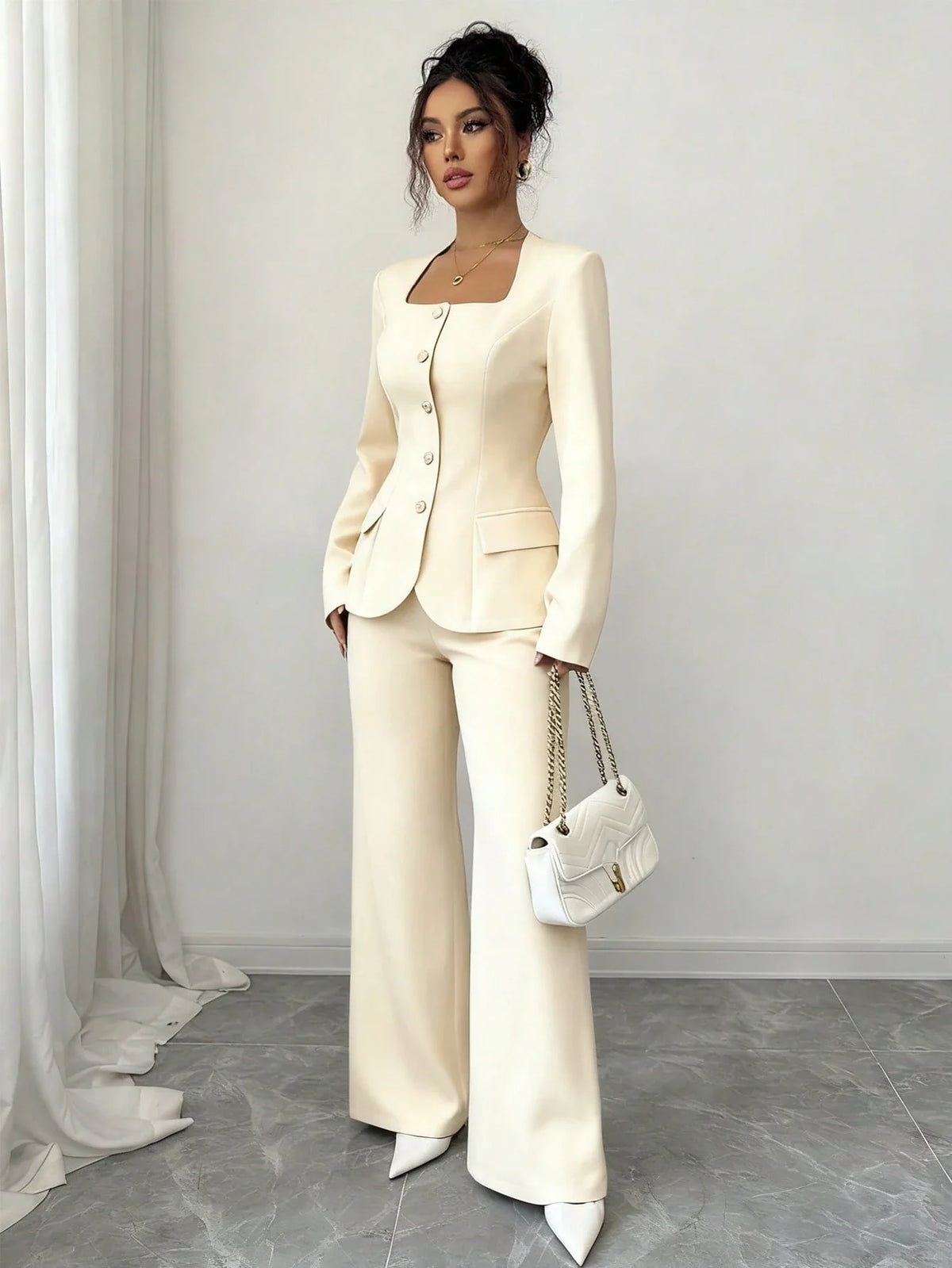 Conjunto Feminino Alfaiataria com Blazer Acinturado e Calça Pantalona