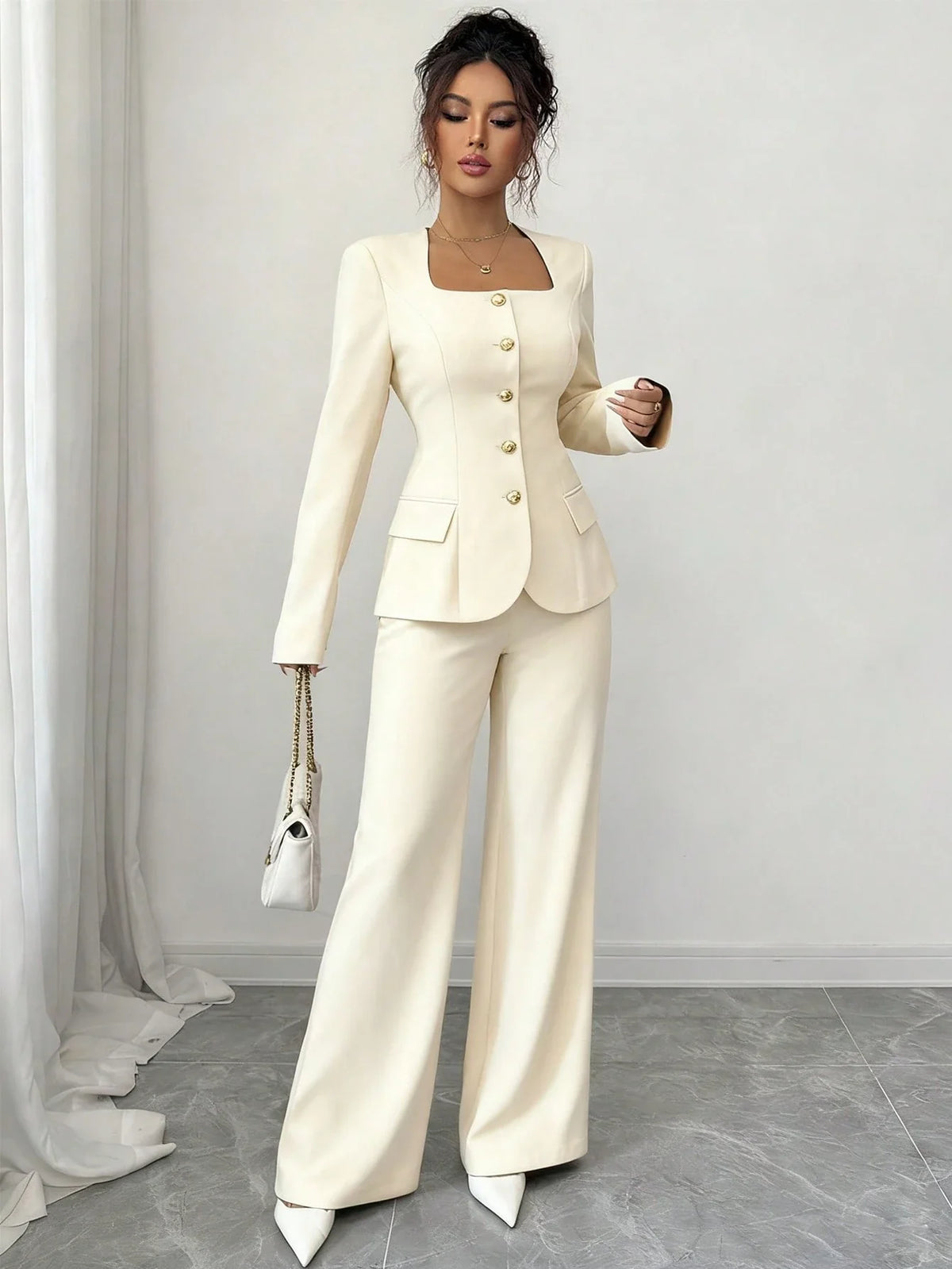 Conjunto Feminino Alfaiataria com Blazer Acinturado e Calça Pantalona