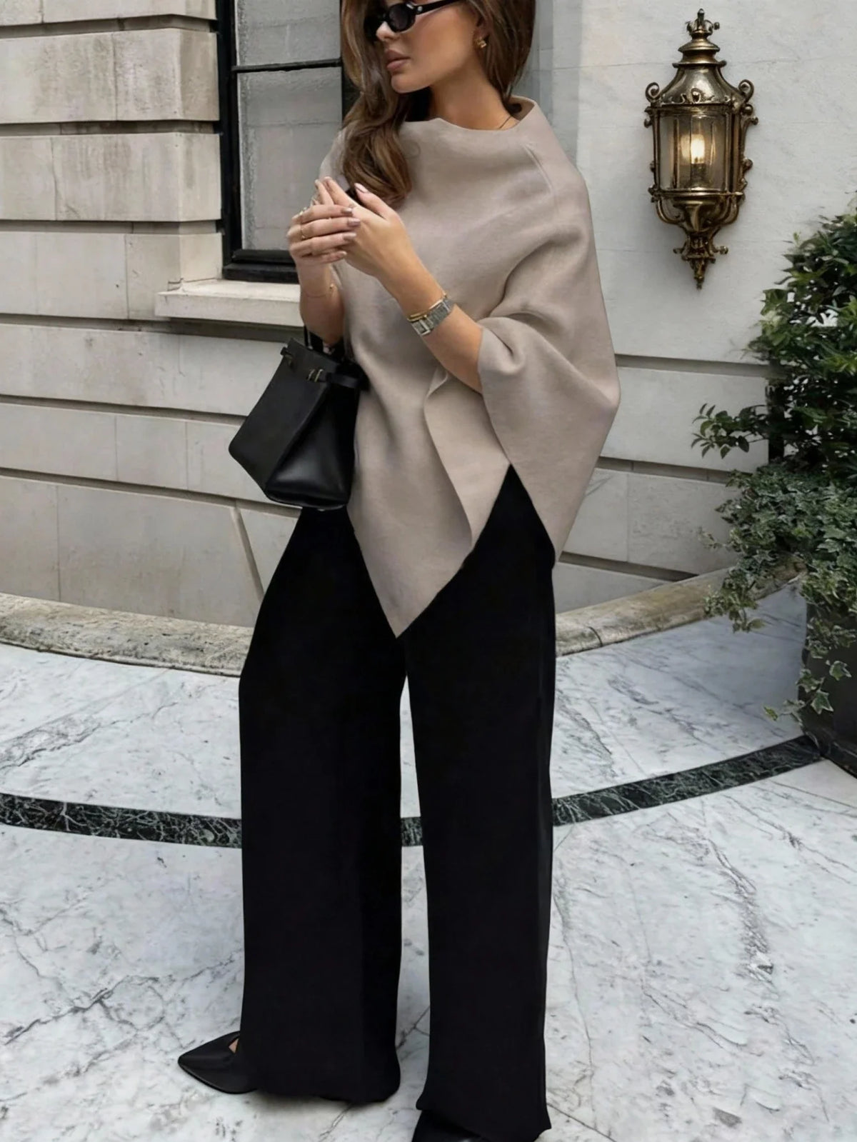 Poncho Feminino de Tricô Minimalista
