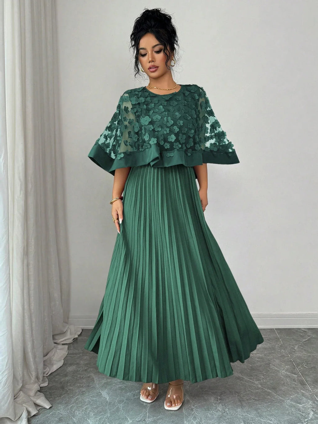 Vestido Midi para Festa com Renda Floral e Saia Plissada