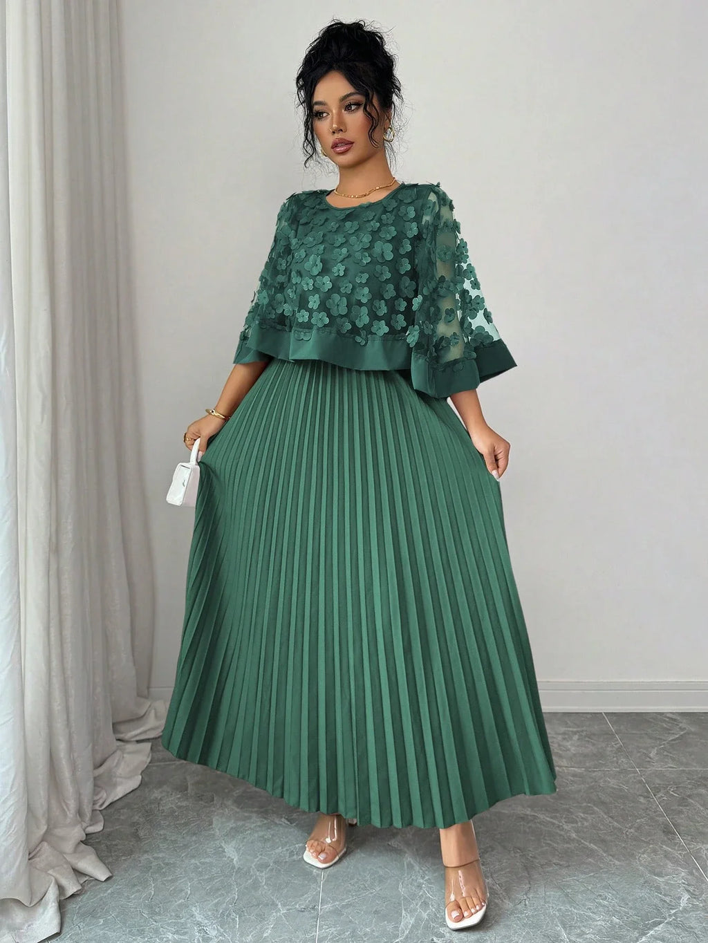 Vestido Midi para Festa com Renda Floral e Saia Plissada