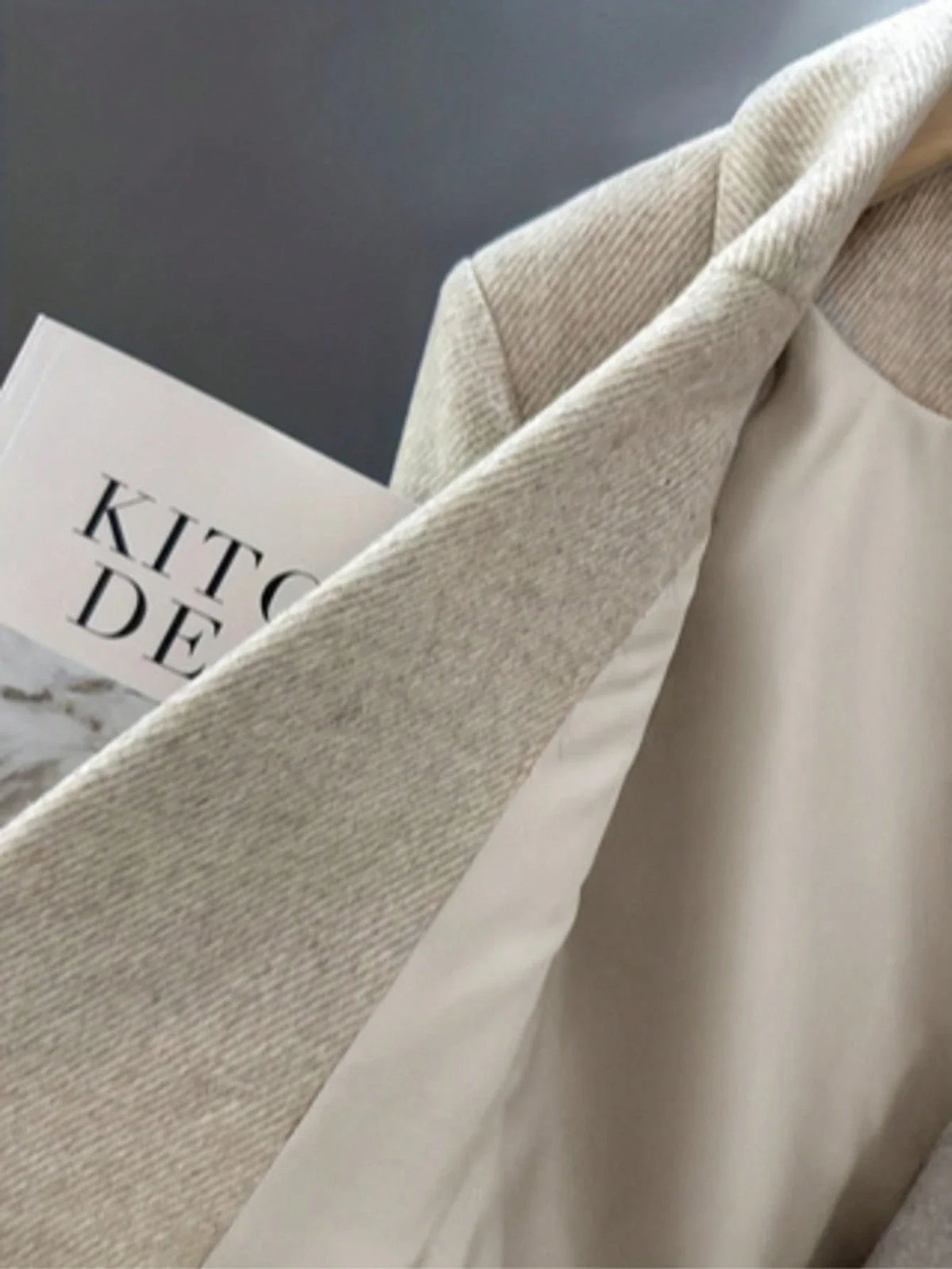 Blazer Feminino Alfaiataria de Lã Forrado com Abotoamento Duplo